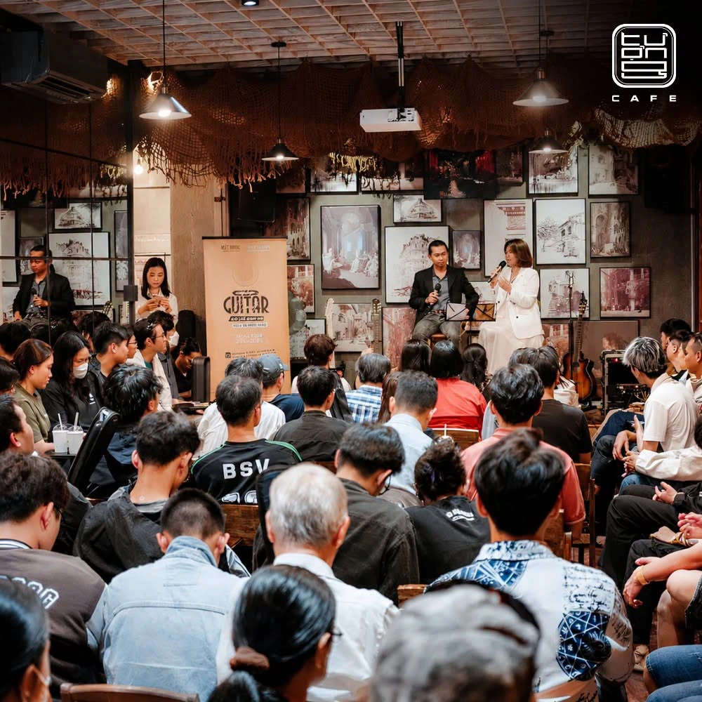 Không gian đêm nhạc và khán giả tại Tượng